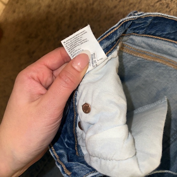 AE Ripped '90s Boyfriend Jean - Picture 10 of 15